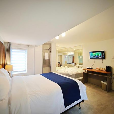 Motel Des Pentes Et Suites Saint-Sauveur-des-Monts Esterno foto