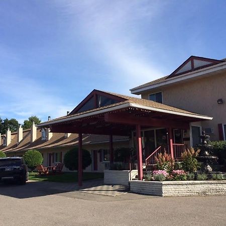 Motel Des Pentes Et Suites Saint-Sauveur-des-Monts Esterno foto