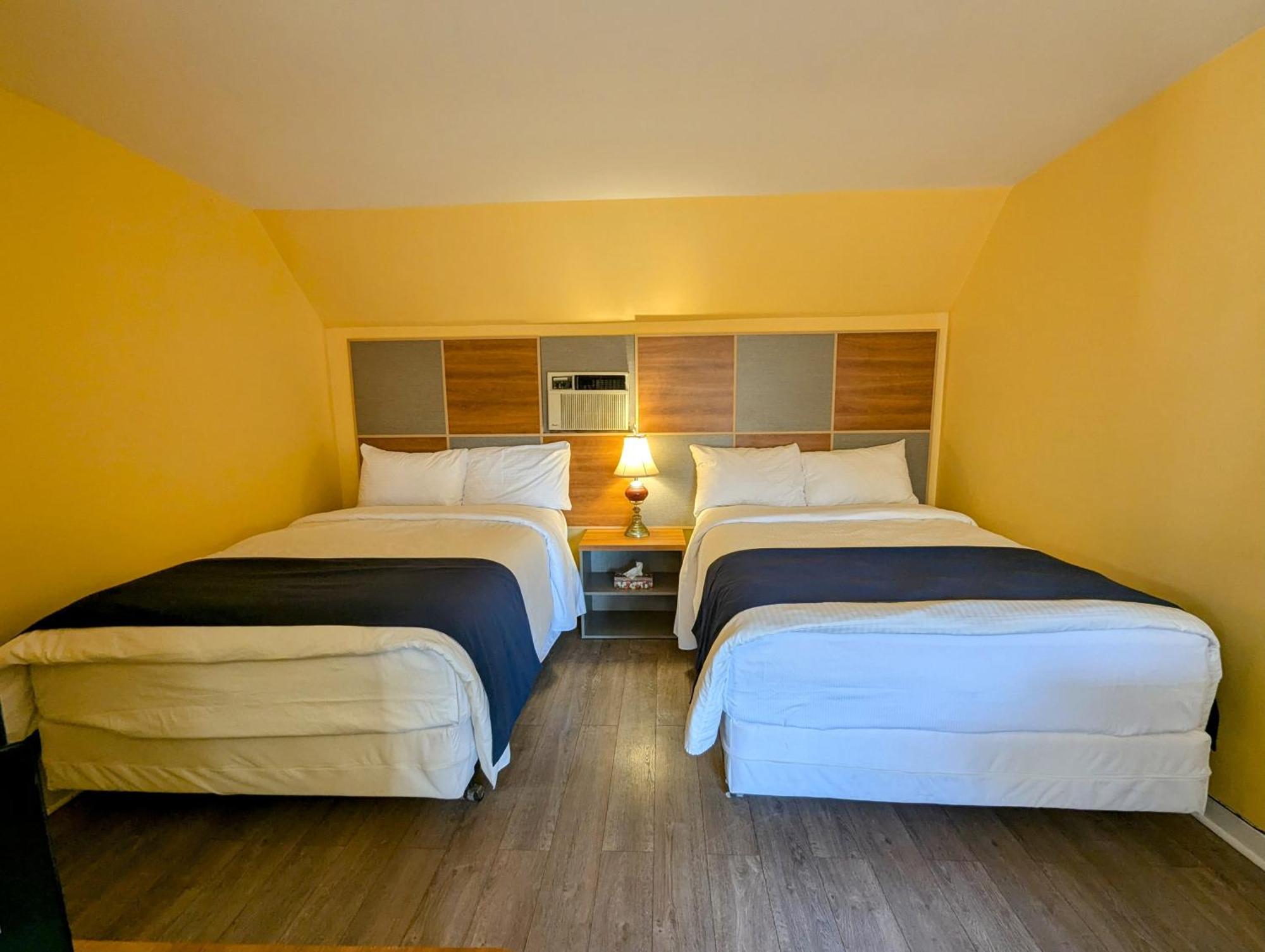 Motel Des Pentes Et Suites Saint-Sauveur-des-Monts Esterno foto