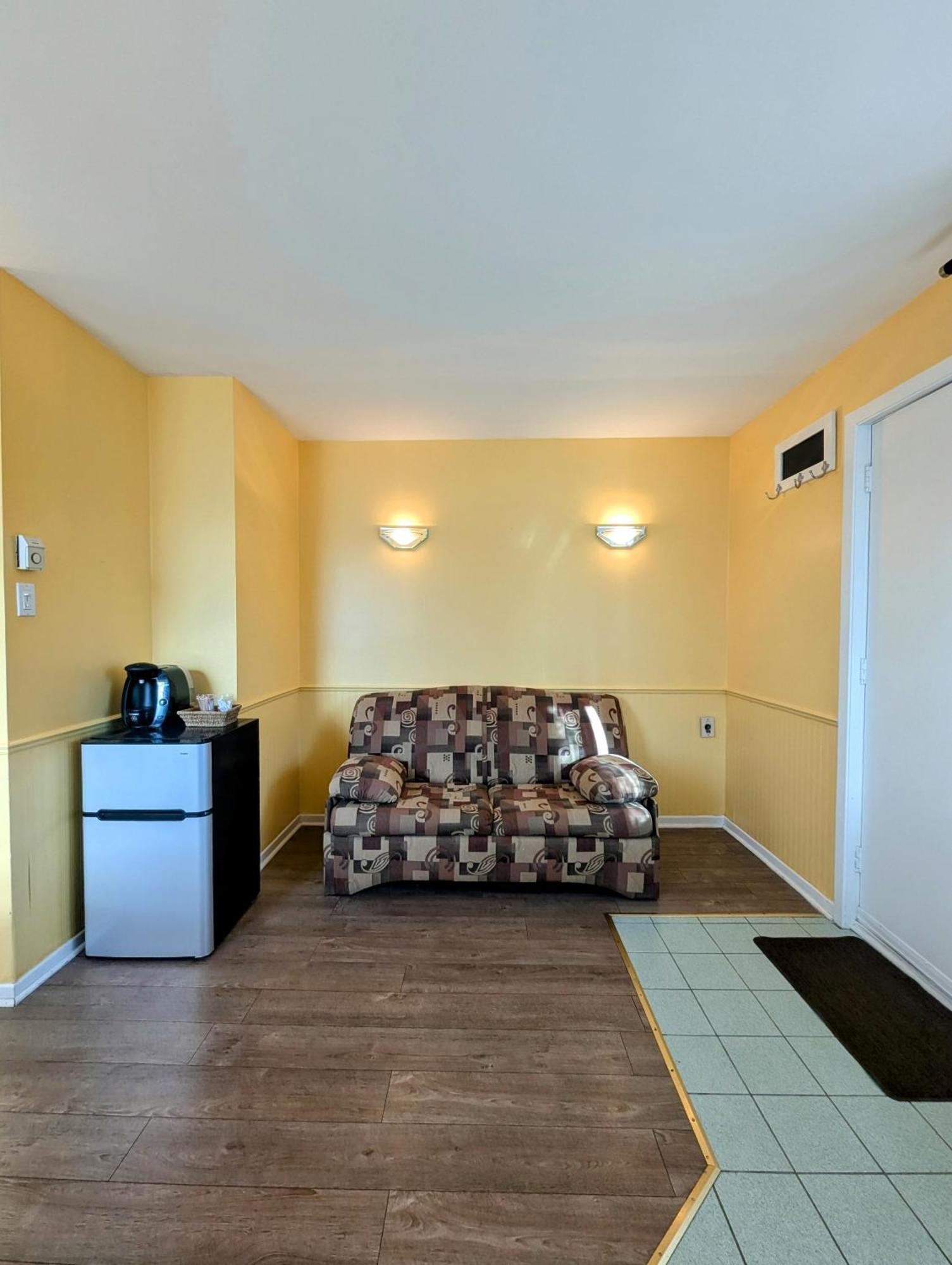 Motel Des Pentes Et Suites Saint-Sauveur-des-Monts Esterno foto