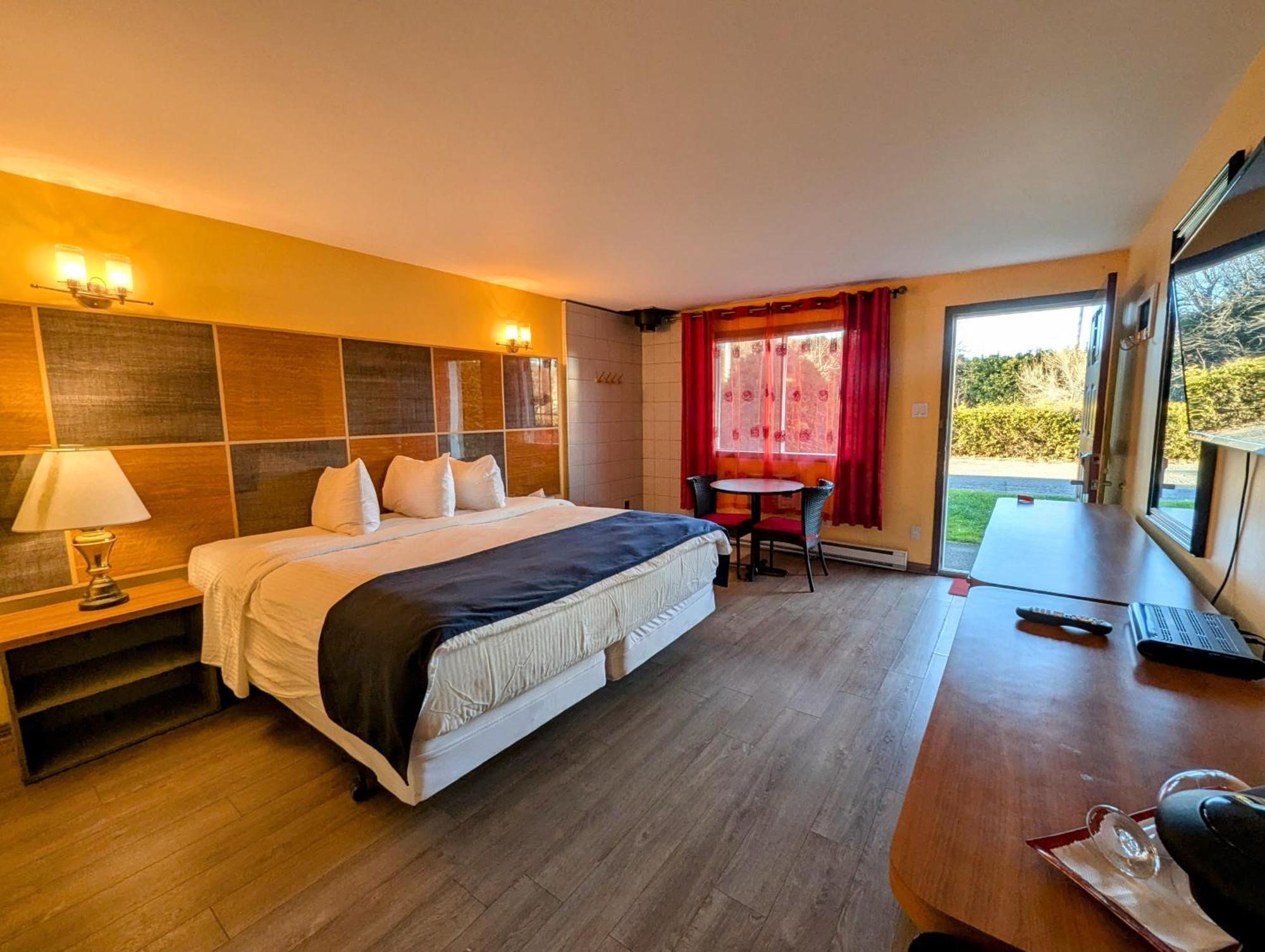 Motel Des Pentes Et Suites Saint-Sauveur-des-Monts Esterno foto