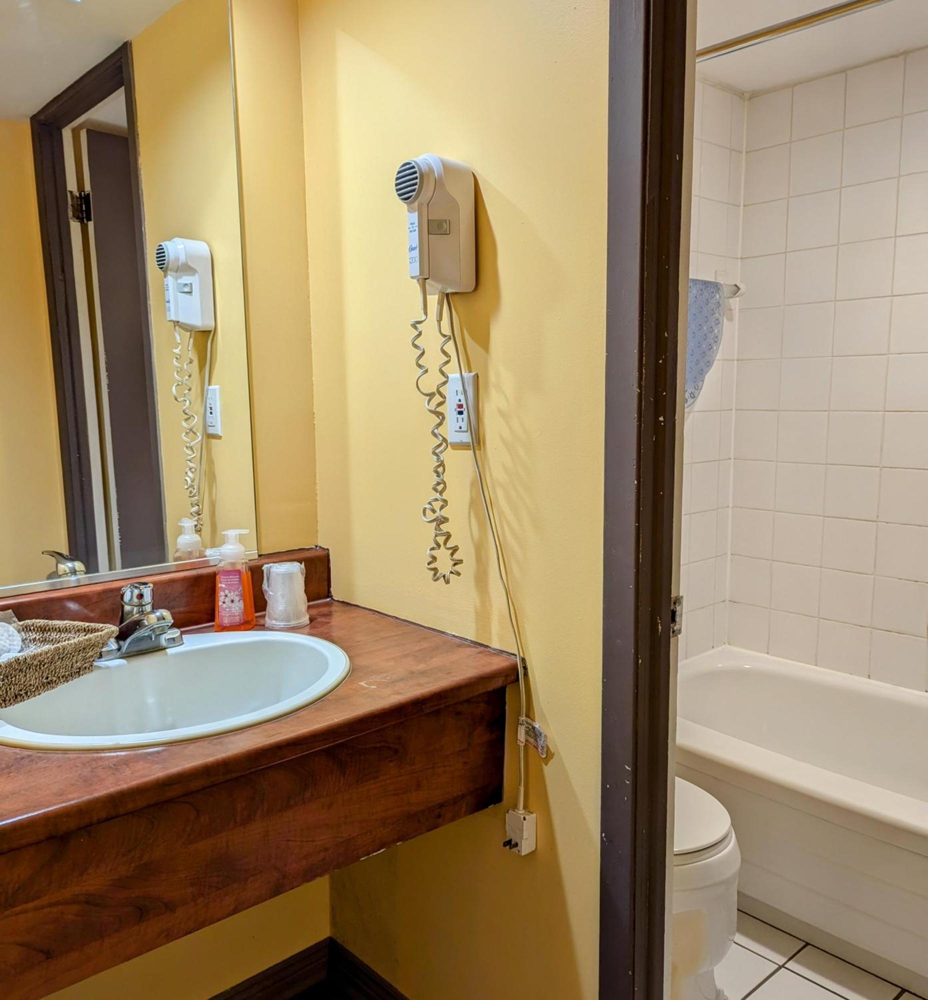 Motel Des Pentes Et Suites Saint-Sauveur-des-Monts Esterno foto
