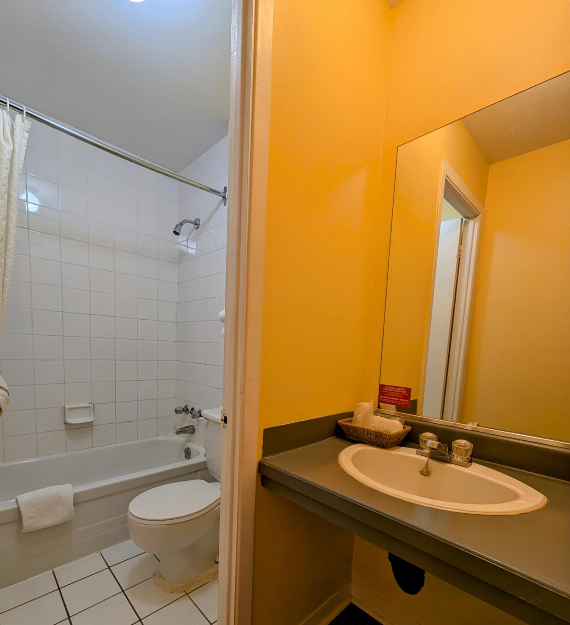 Motel Des Pentes Et Suites Saint-Sauveur-des-Monts Esterno foto