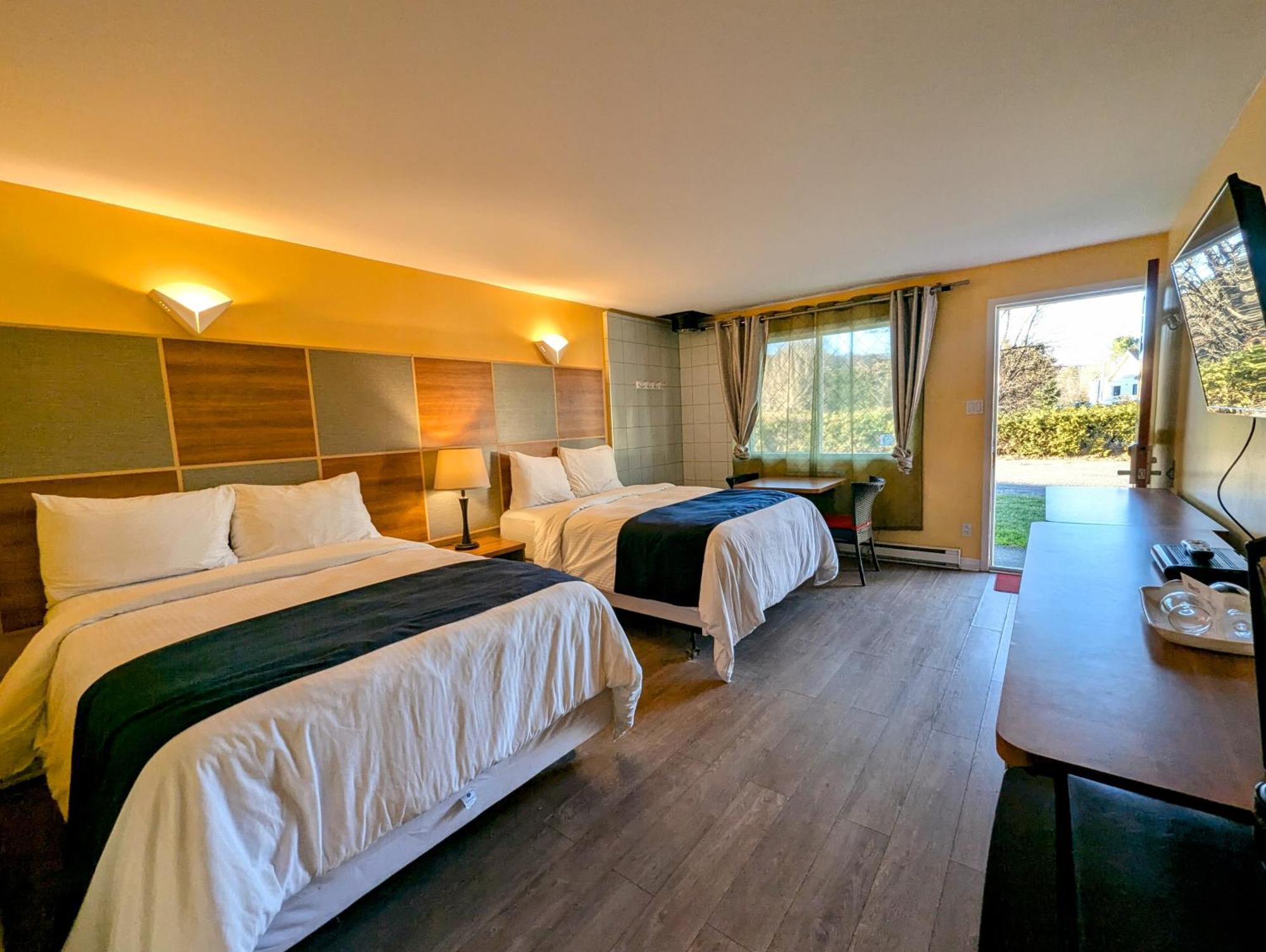 Motel Des Pentes Et Suites Saint-Sauveur-des-Monts Esterno foto