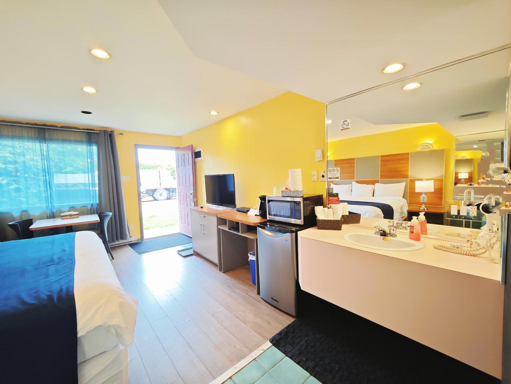 Motel Des Pentes Et Suites Saint-Sauveur-des-Monts Esterno foto