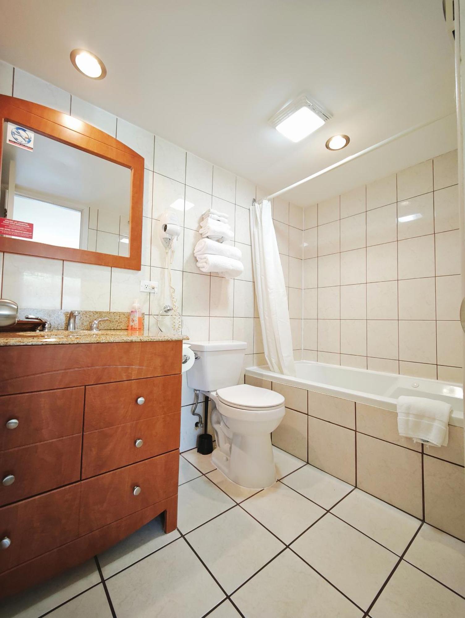 Motel Des Pentes Et Suites Saint-Sauveur-des-Monts Esterno foto