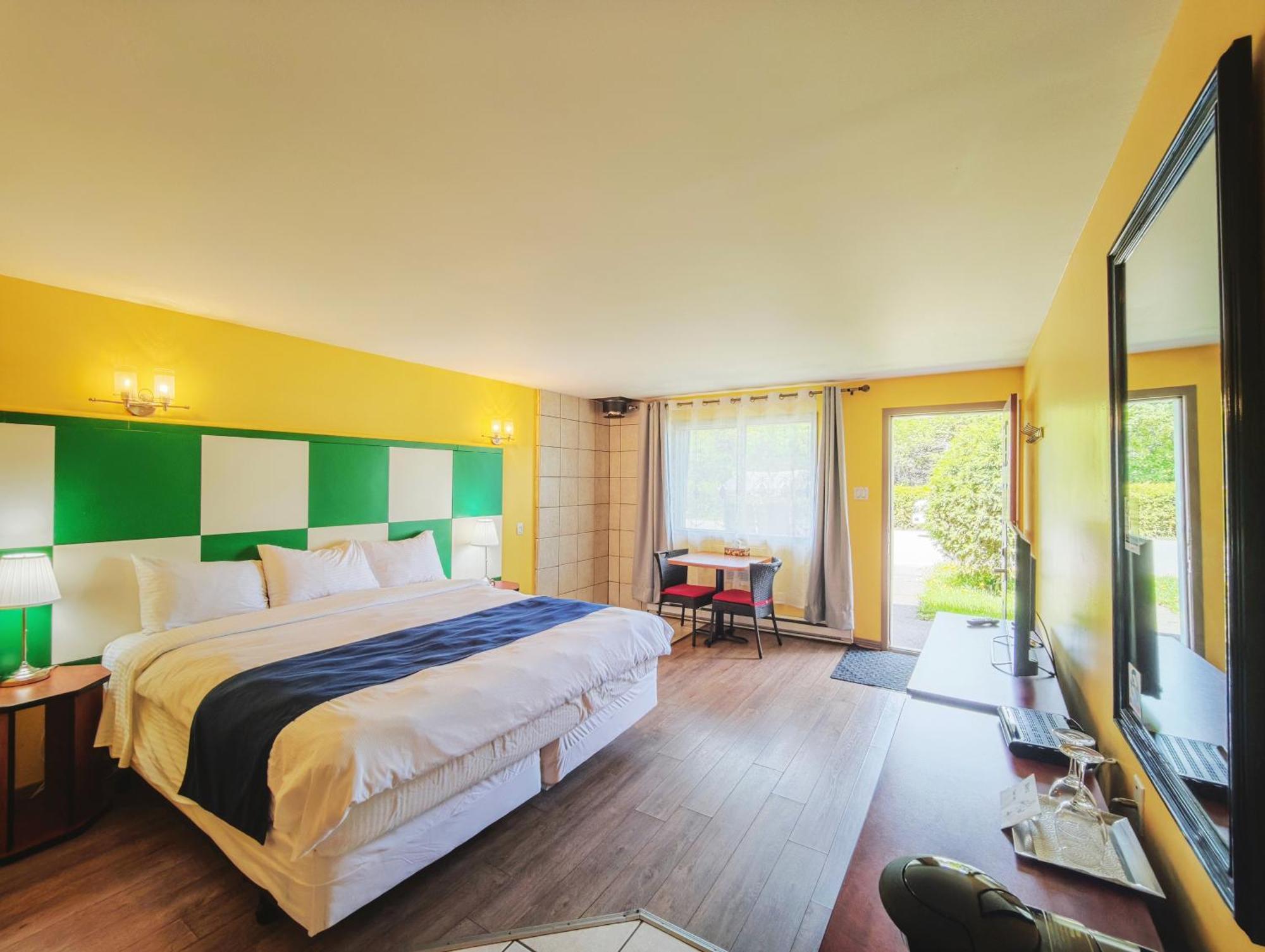 Motel Des Pentes Et Suites Saint-Sauveur-des-Monts Esterno foto