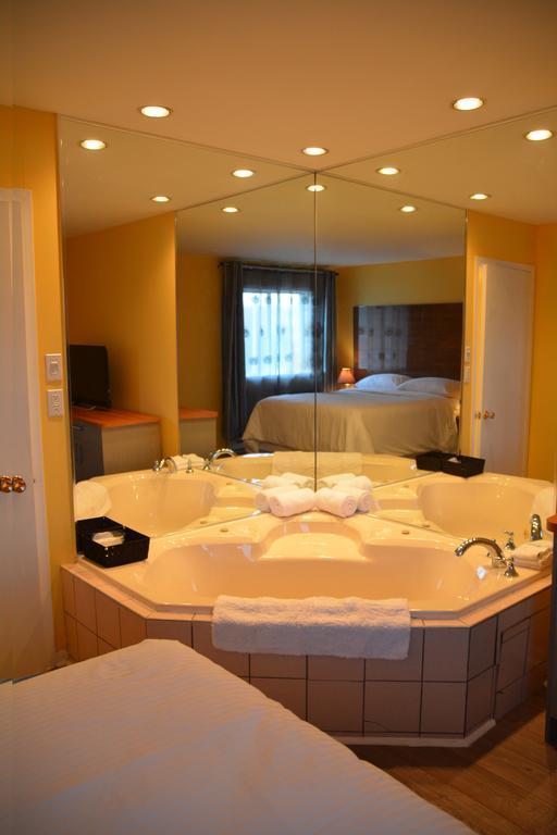 Motel Des Pentes Et Suites Saint-Sauveur-des-Monts Esterno foto