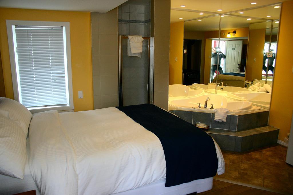 Motel Des Pentes Et Suites Saint-Sauveur-des-Monts Esterno foto