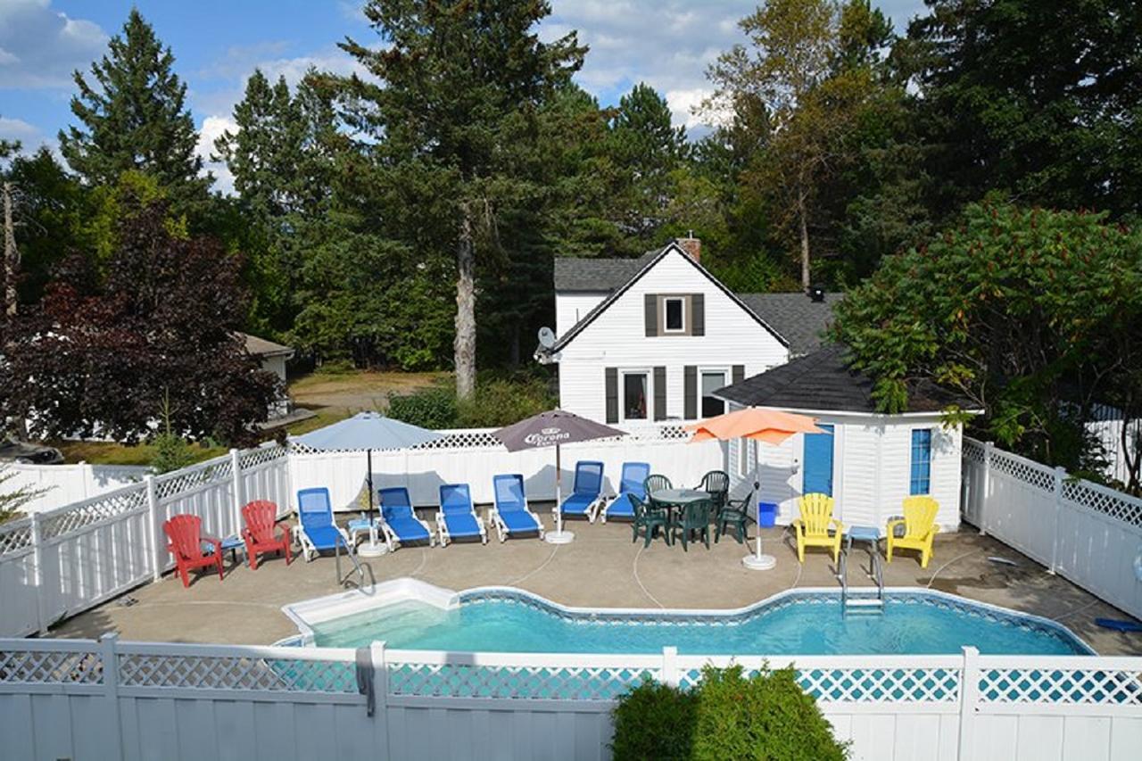 Motel Des Pentes Et Suites Saint-Sauveur-des-Monts Esterno foto