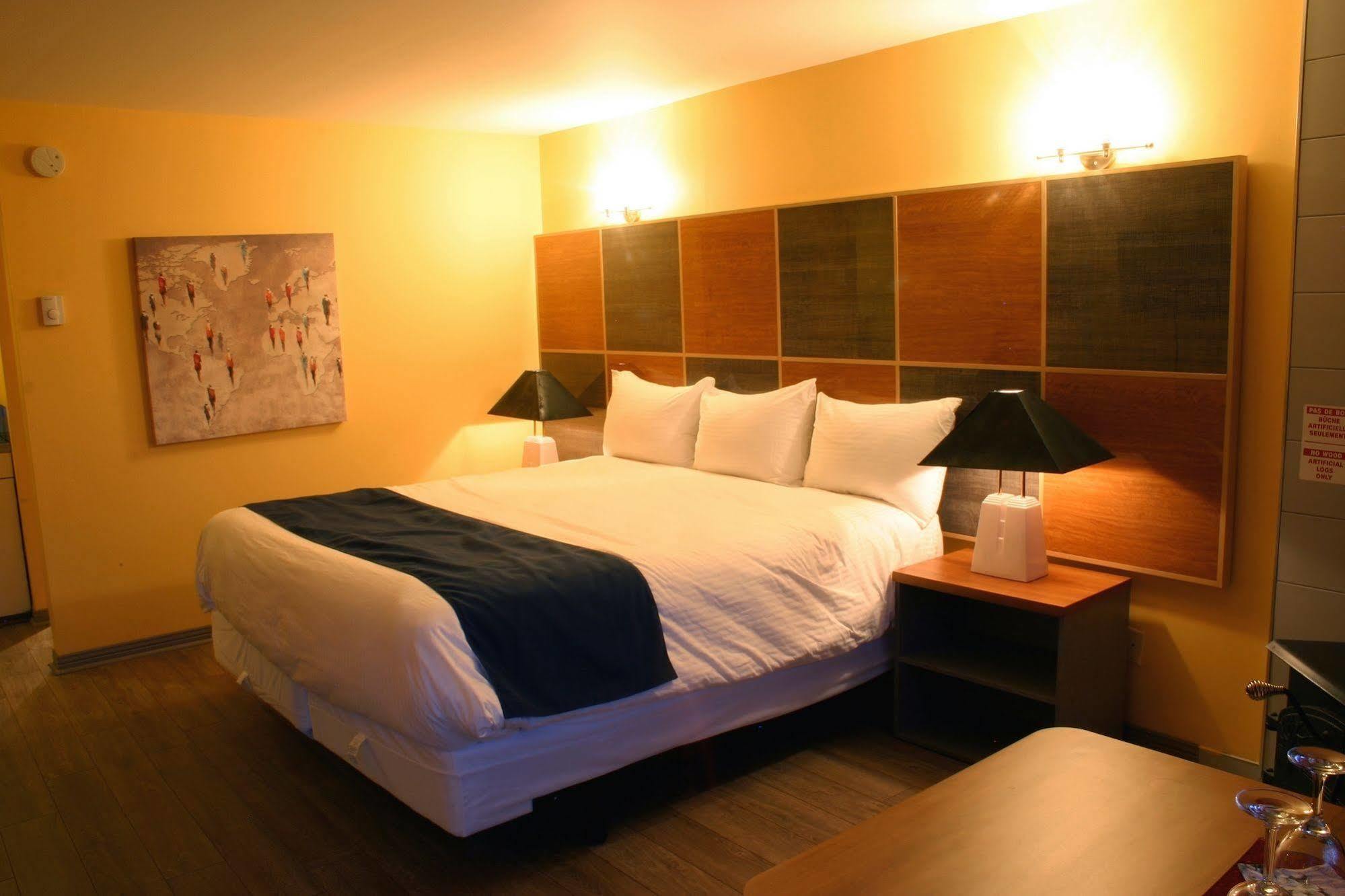 Motel Des Pentes Et Suites Saint-Sauveur-des-Monts Esterno foto