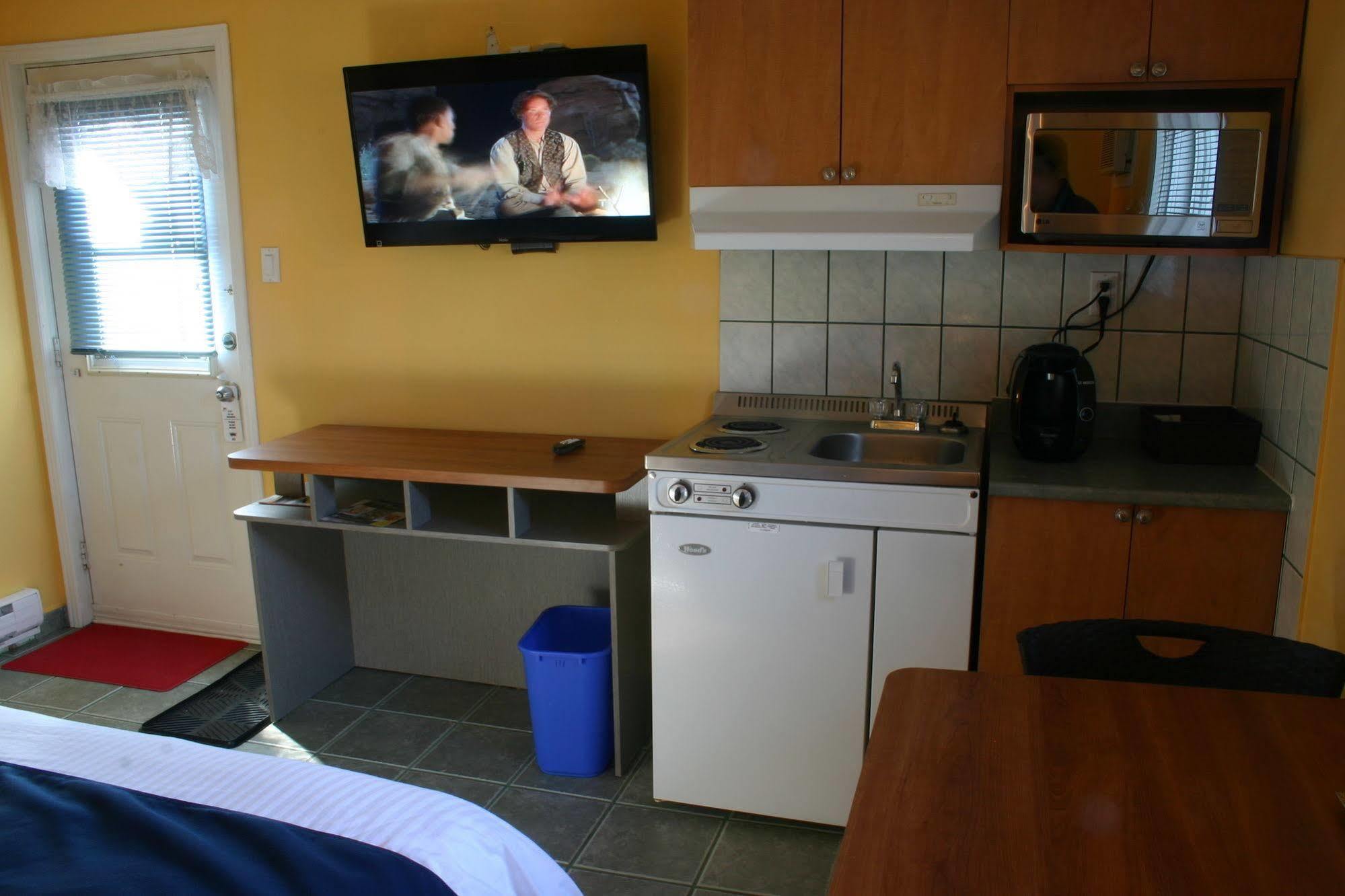 Motel Des Pentes Et Suites Saint-Sauveur-des-Monts Esterno foto