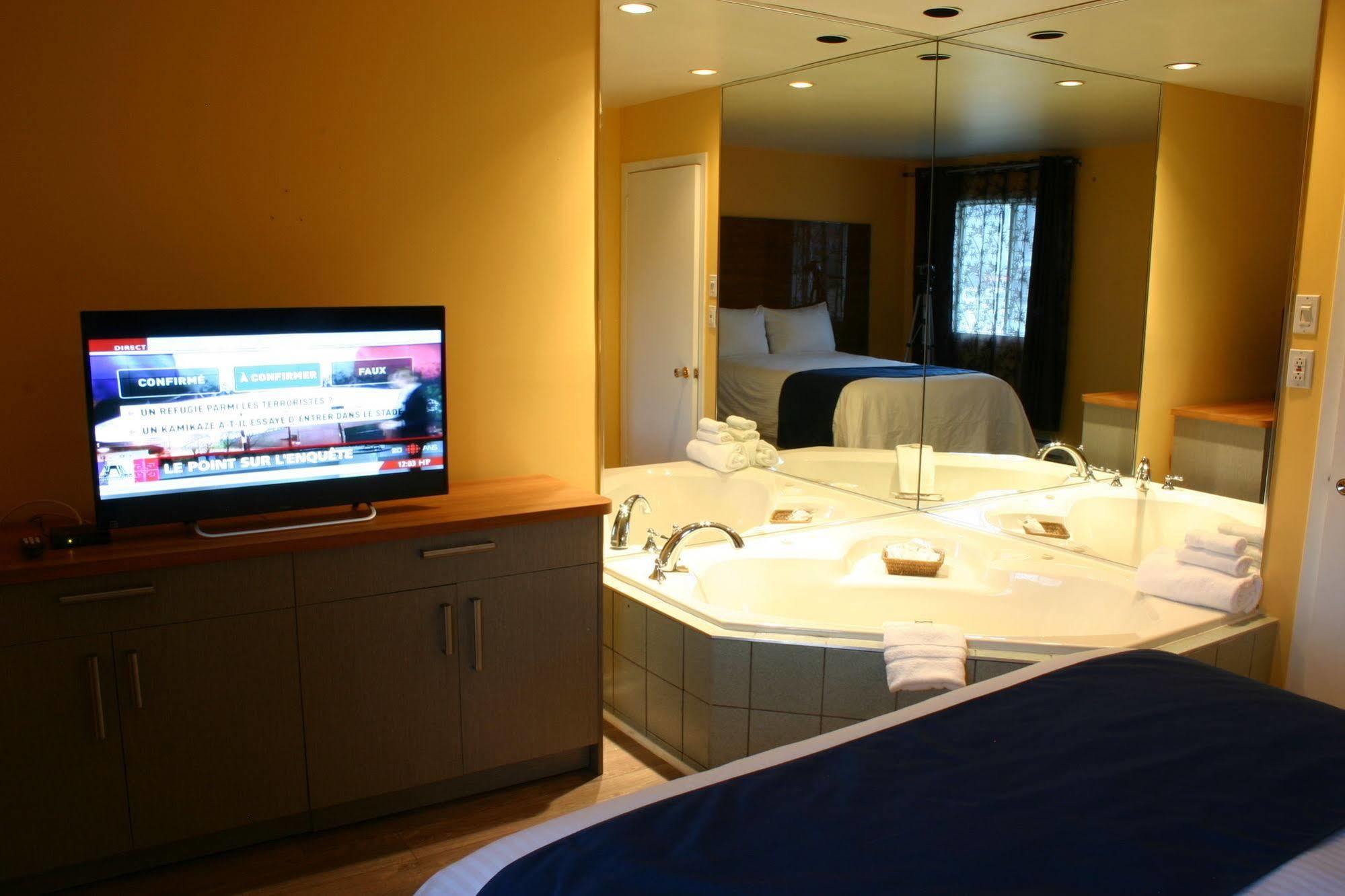 Motel Des Pentes Et Suites Saint-Sauveur-des-Monts Esterno foto